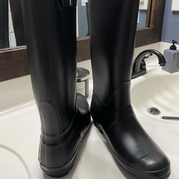 Bamboo brand rain boots. Size 9. under knee height - Picture 2 of 3